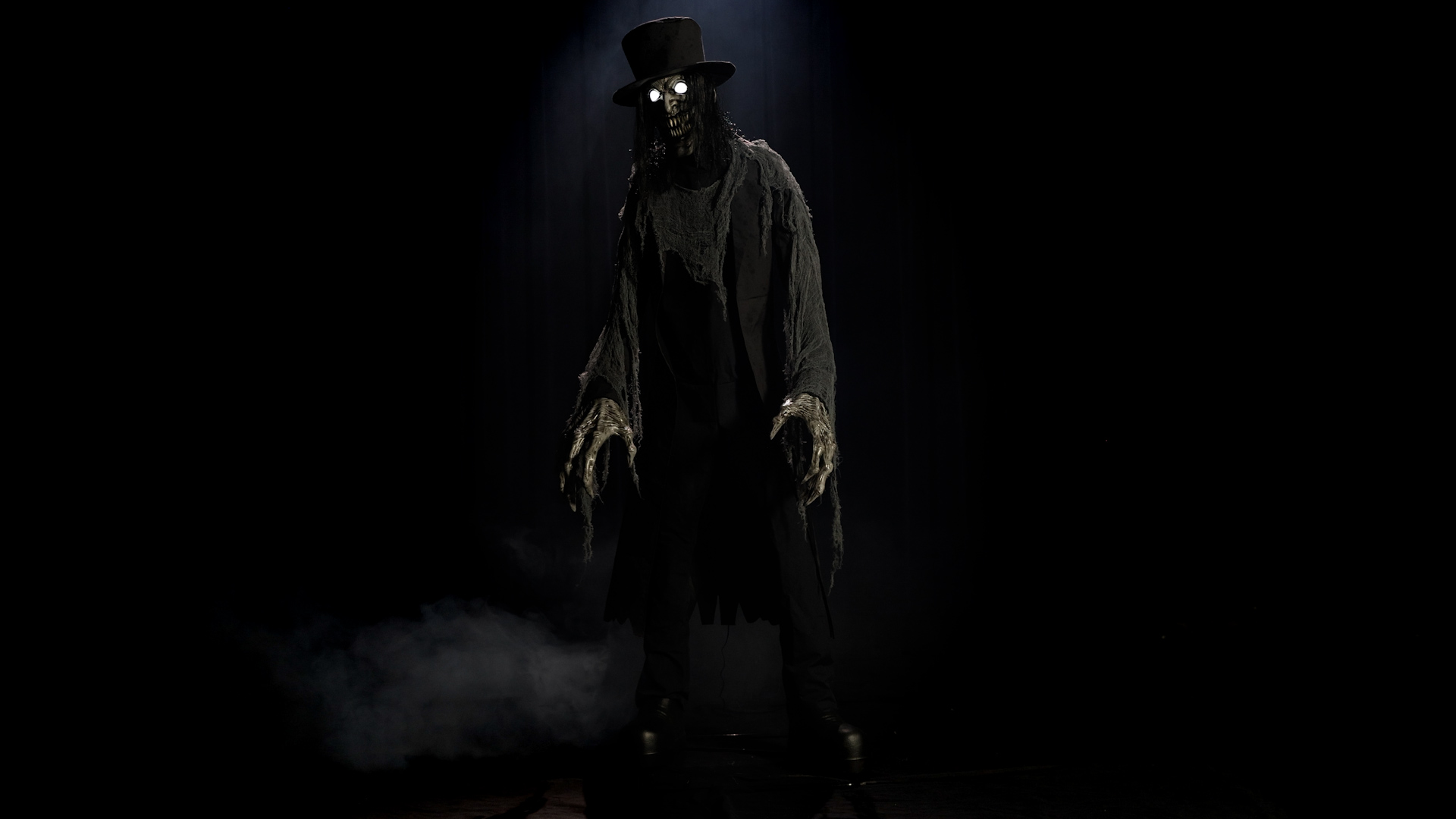 FUN99402 Shadow Man Bavroga Animatronic Decoration